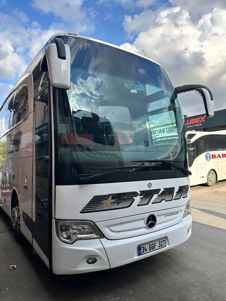 Autocar STAR — vedere frontală